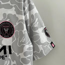 Camisa Inter Miami Edição Especial Bape 2023/24 - Bape Torcedor Masculina - Cinza/Branca