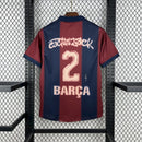 Camisa Barcelona Edição Especial 2001/02 - Nike Retrô Masculina - Vermelha/Azul