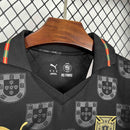 Camisa Seleção Portugal Edição Pantera Negra 2026/27 - Puma Torcedor Feminina - Preta/Dourada