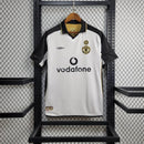Camisa Pronta Entrega Manchester United Dupla Face 2001/02 - Umbro Retrô Masculina - Edição Especial 100 anos - Dourada/Branca