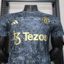 Camisa Manchester United Edição Especial 2024/25 - Adidas Jogador Masculina - Cinza/Dourada