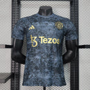 Camisa Manchester United Edição Especial 2024/25 - Adidas Jogador Masculina - Cinza/Dourada