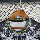 Camisa Seleção Itália Edição Versace 2023/24 - Puma Torcedor Masculina - Preta/Branca